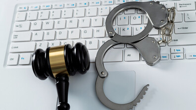 Стотици адвокати алармират за измамни онлайн адвокатски услуги с откраднати лични данни