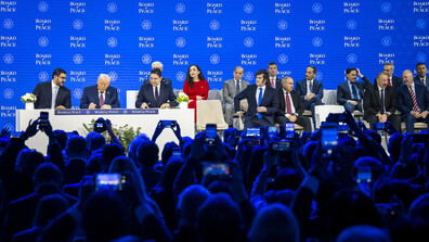 Вълна от реакции след отлагането на ратификацията на участието в Съвета за мир