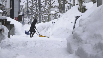 Силните снеговалежи в Япония взеха най-малко 16 жертви