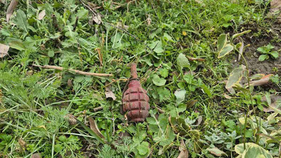 Военни унищожиха невзривена граната, открита в блок в Бургас (СНИМКИ)