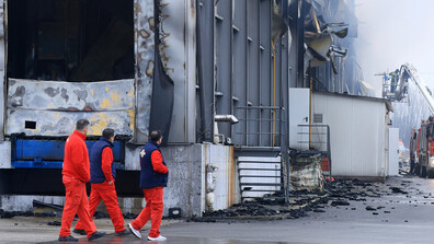 Пет жени загинаха след експлозия в завод за храни в Гърция