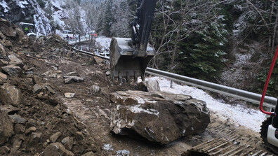 Свлачище затвори прохода Троян-Кърнаре