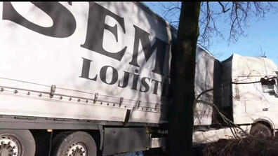 Лед на пътя причини три катастрофи с тирове между Монтана и Видин