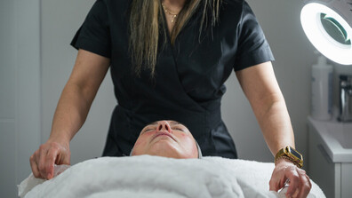 Какво наказание грози козматичния салон, в който клиенти са заснемани голи