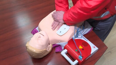 Как ще работят новите дефибрилатори, които ще бъдат поставени на обществени места