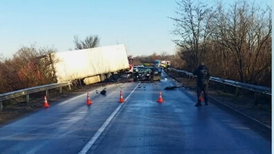 Повдигнаха обвинение на шофьора, причинил катастрофата, при която загина бившият кмет на Червен бряг