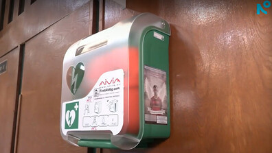 Защо родители почетоха паметта на сина си, като закупиха дефибрилатор