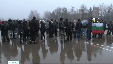 Протест блокира пътя към Дунав мост 2 край Монтана след смъртта на 44-годишен мъж