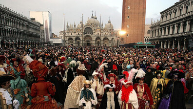 Започна карнавалът във Венеция (ВИДЕО+СНИМКИ)