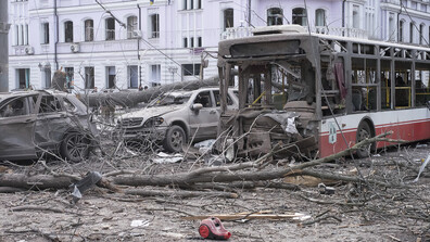 Руска атака с дрон срещу автобус взе 12 жертви в Украйна