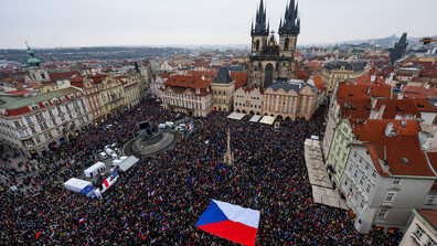 Десетки хиляди чешки демонстранти в подкрепа президента Петър Павел