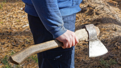 Убиха жена с брадва в Плевен, задържан е 70-годишният ѝ партньор