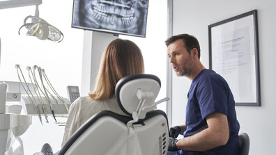 Осъдиха двама италиански зъболекари за изваждане на 11 здрави зъба