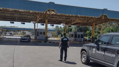 Задържаха двама телефонни измамници на "Дунав мост" край Русе