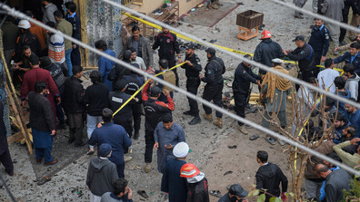 Десетки загинали и ранени при атака с бомба срещу джамия в Пакистан