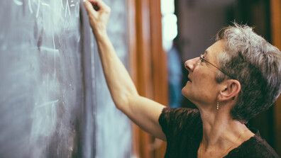 Университет без възраст: Милиони възрастни по света доказват, че ученето не се пенсионира