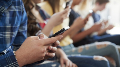 Все повече държави ограничават достъпа на деца до социалните мрежи