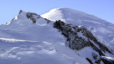 Двама скиори загинаха, затрупани от лавина във Френските Алпи