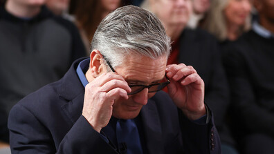 Шефът на кабинета на британския премиер подаде оставка заради скандала с Епстийн