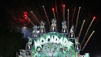 В очакване на карнавала: В Рио започнаха пищните улични партита