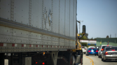 Верижна катастрофа с два тира в София