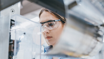 България е след страните с най-много жени учени и инженери