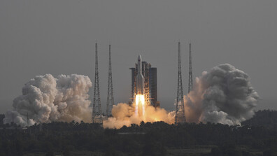 Китай успешно тества нова ракета за полети до Луната (ВИДЕО)