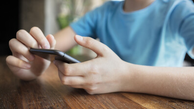 Ще ограничи ли и България достъпа на децата до социалните мрежи