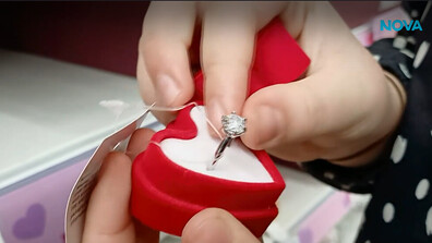 Годежен пръстен за 96 пенса: На Острова пуснаха бижу, по-евтино от краставица