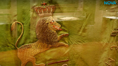 Реликва с нов живот: В Карлово показаха реставрираното знаме на Апостола