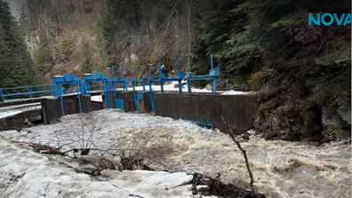 Проливните дъждове затвориха пътя Велинград - Сърница