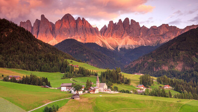 Италианско село ограничава достъпа до известната си в Instagram църква (СНИМКИ)