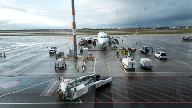 Летището във Виена е затворено заради силен снеговалеж