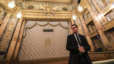 Директорът на двореца Версай ще поеме управлението на Лувъра