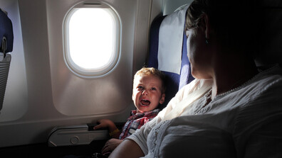 Евродепутатите настояват семейства с деца до 4-годишна възраст да не плащат места в самолетите