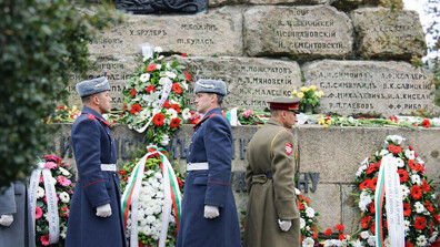България се преклони пред паметта на медиците, грижили се за ранените на бойното поле