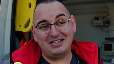 „Искам да помагам на хората”: Христо, който стана лекарски асистент, вместо IT специалист