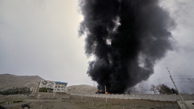 Иран заплаши с атаки по петролни обекти в региона, ако Израел продължи с ударите