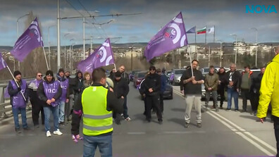 Служители на градския транспорт във Варна излязоха на протест