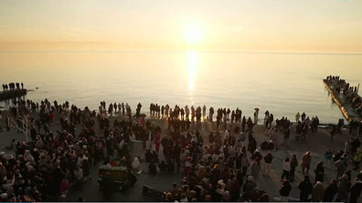 Жителите на Одеса посрещат изгрева под звуците на пиано (ВИДЕО)