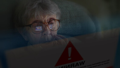 Тийнейджърка и млад мъж са задържани за участие в телефонна измама