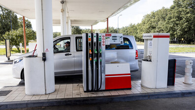 След скока на цените: Френски шофьори пътуват до съседни държави, за да зареждат по-евтино гориво