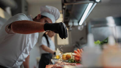 Главният готвач на един от най-известните ресторанти в света подаде оставка след обвинения в тормоз