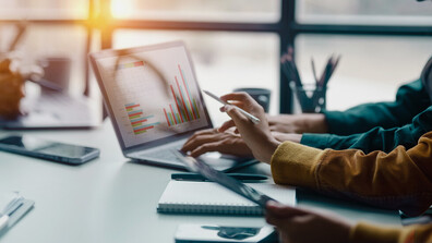 Държавата и бизнесът в битка за кадри: Къде са по-добрите заплати?