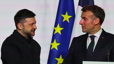 Зеленски пристигна в Париж за среща с Еманюел Макрон