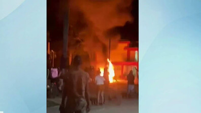 Гневни граждани подпалиха централа на комунистическата партия в Куба