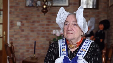 85-годишна жена пази вековна нидерландска традиция (ВИДЕО)