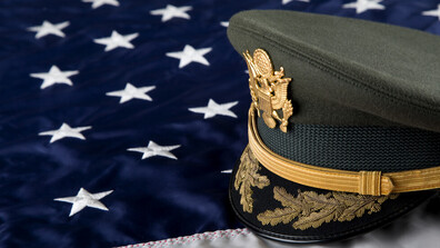 Бивш американски генерал забравил секретни книжа за Украйна във влак