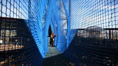 Айфеловата кула отваря за посетители висящ мост с височина от 60 метра (СНИМКИ)