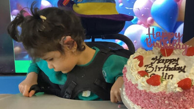 Зов за помощ: Малката Селин има нужда от иновативно лечение, за да проходи